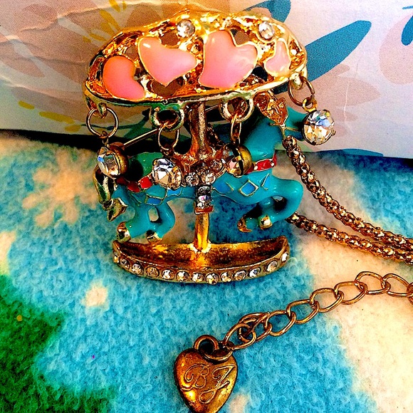 2-in-1 necklace/pin crystal charm carousel pony 💕 merry-go-round valentine's Day - Picture 6 of 7
